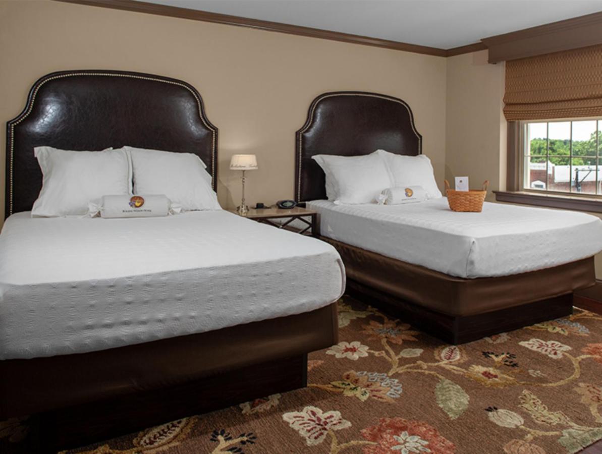 The Bolling Wilson Hotel Уайтевилл Экстерьер фото