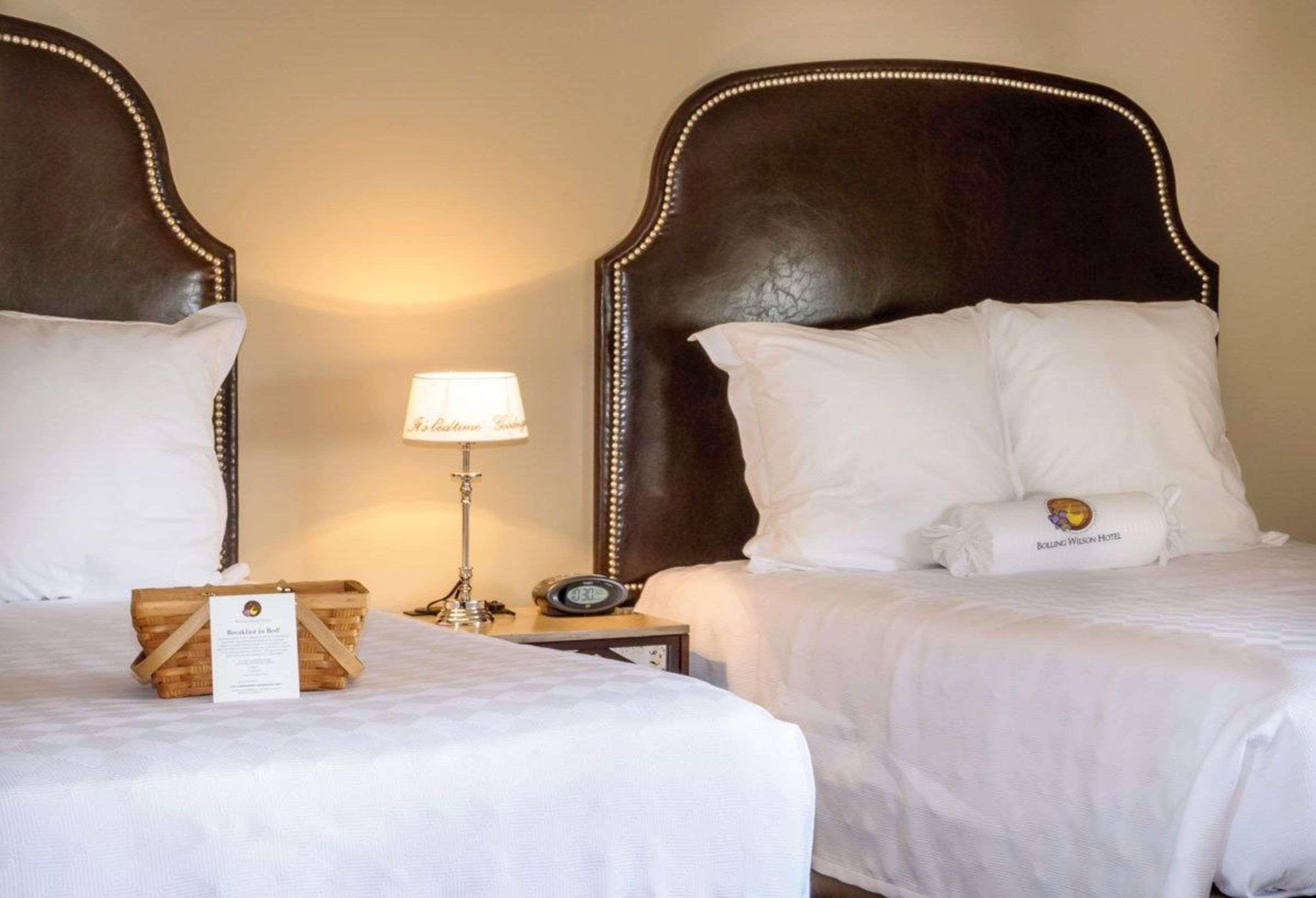 The Bolling Wilson Hotel Уайтевилл Экстерьер фото