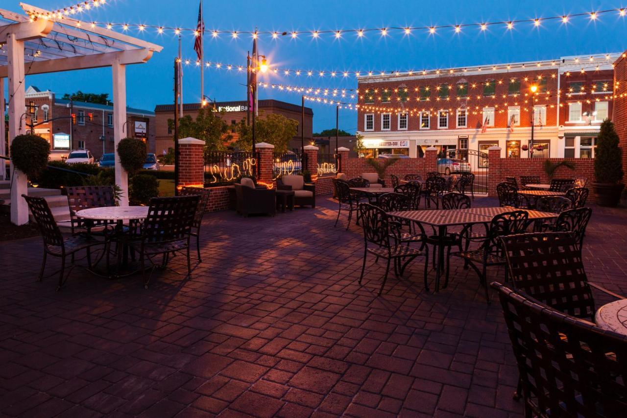 The Bolling Wilson Hotel Уайтевилл Экстерьер фото